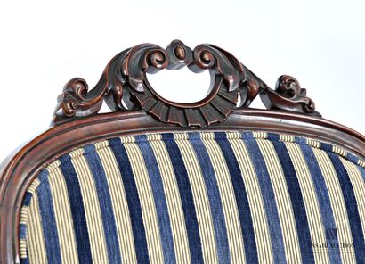 Paire de fauteuils en acajou mouluré et sculpté,...