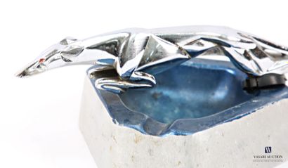 Cendrier en aluminium de forme hexagonale...