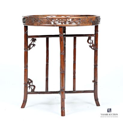 CHINE
Table en bois mouluré et sculpté, le...