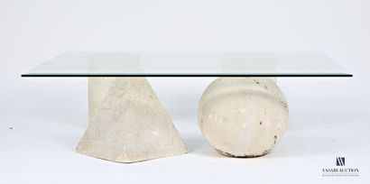 Table basse, le plateau en verre biseauté...