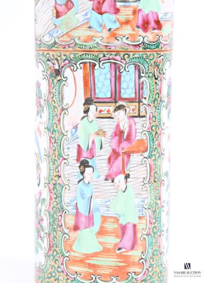 CHINE - Canton
Vase rouleau en porcelaine...
