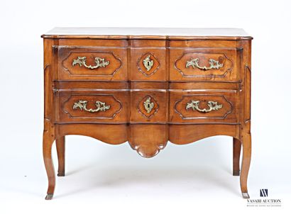 Commode sauteuse en bois naturel mouluré...