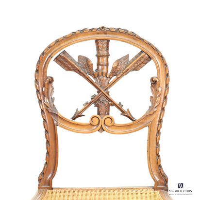 Paire de chaises en bois naturel mouluré...