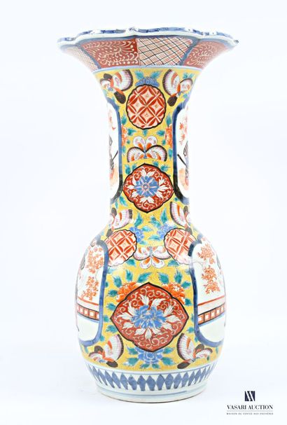 JAPON
Vase balustre à décor polychrome dit...