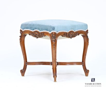 Tabouret en bois naturel mouluré et sculpté...