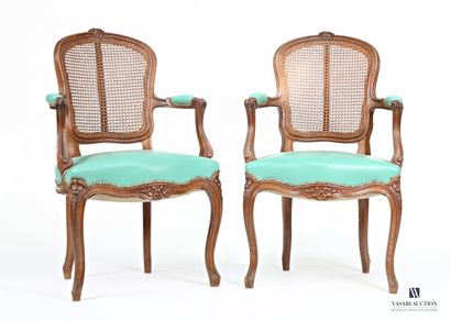Paire de fauteuils en bois naturel mouluré...
