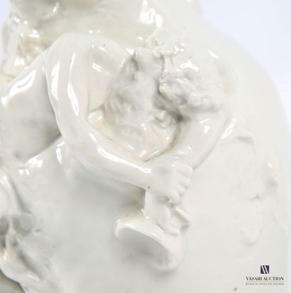VITAL-CORNU Charles (1851-1927)
Broc en porcelaine...
