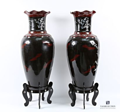 Importante paire de vases de forme balustre...