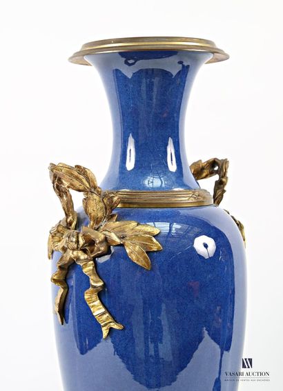 Paire de vases simulés de forme balustre...