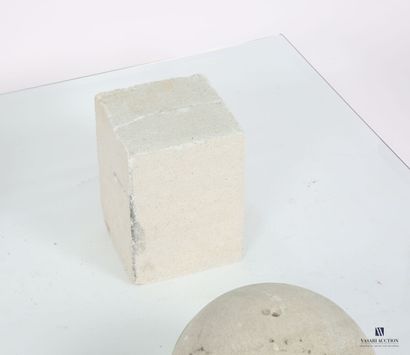 Table basse, le plateau en verre biseauté...