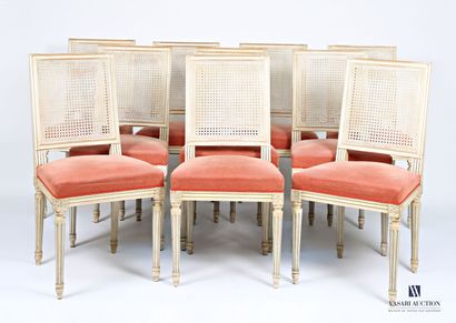 Suite de dix chaises en bois naturel mouluré,...