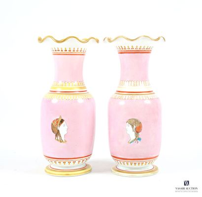 Paire de vases en opaline blanche de forme...