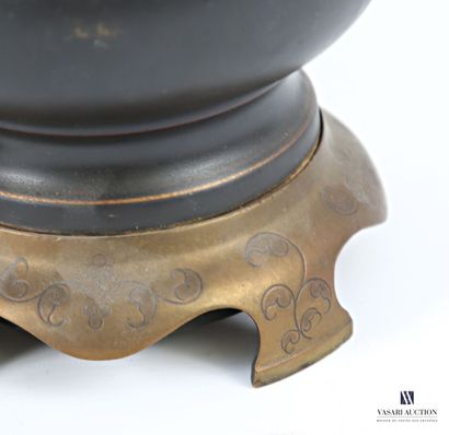 Paire de pied de lampes piriforme en porcelaine...