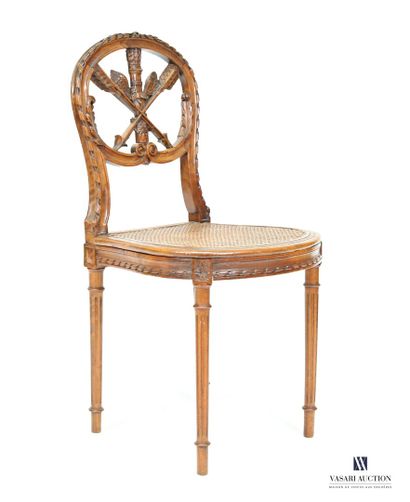 Paire de chaises en bois naturel mouluré...