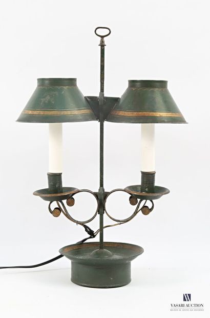 Lampe montée à l'électricité en tôle peinte...