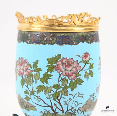 Pot en émaux cloisonnés polychrome à décor...