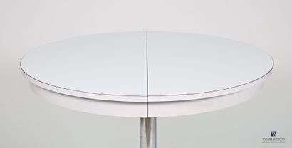 Table de salle à manger, le plateau en mélaminé...