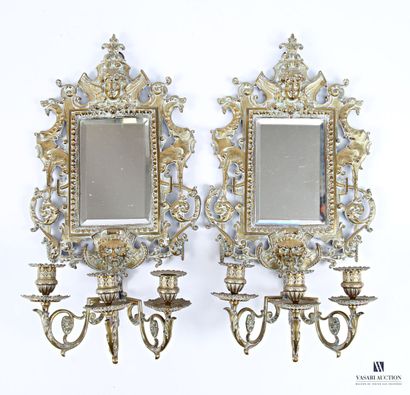 Paire d'appliques miroirs en bronze à trois...