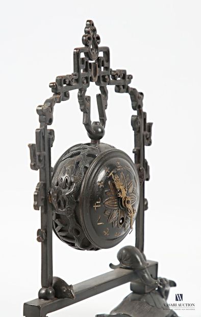 Pendule portique japonisante en bronze à...