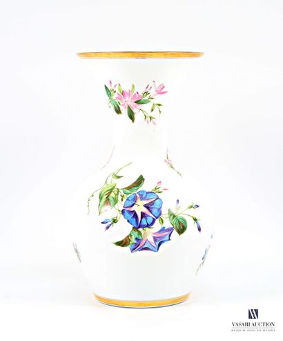 Vase à panse ventrue et long col évasé en...