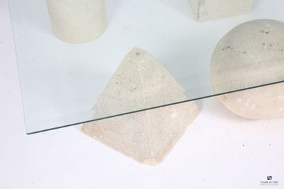 Table basse, le plateau en verre biseauté...