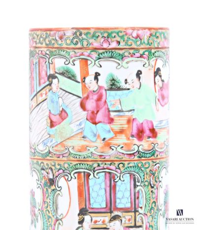 CHINE - Canton
Vase rouleau en porcelaine...