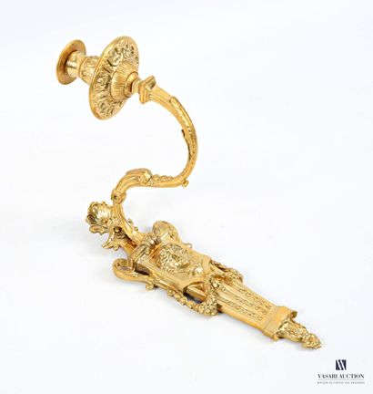 Paire d'appliques en bronze doré, la platine...