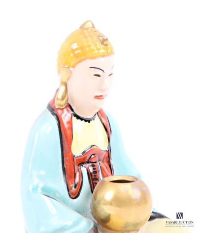 LIMOGES
Veilleuse en porcelaine figurant...