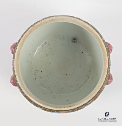 Pot couvert en porcelaine et émaux famille...