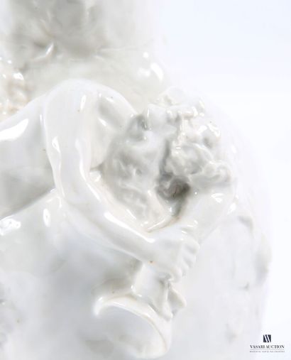 VITAL-CORNU Charles (1851-1927)
Broc en porcelaine...