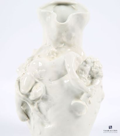 VITAL-CORNU Charles (1851-1927)
Broc en porcelaine...