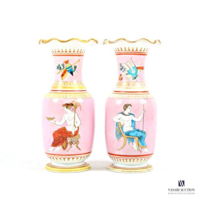 Paire de vases en opaline blanche de forme...