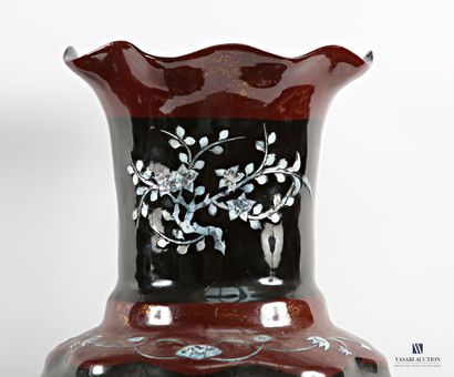 Importante paire de vases de forme balustre...