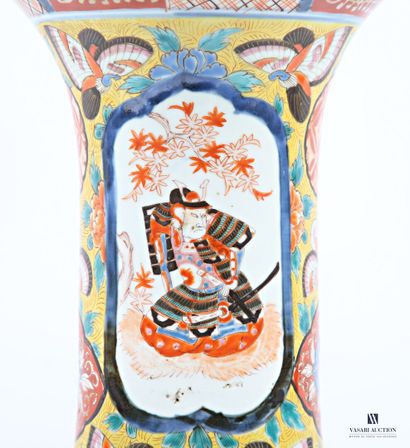 JAPON
Vase balustre à décor polychrome dit...