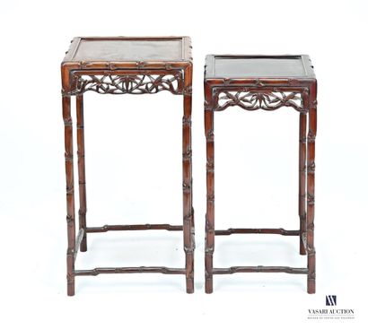CHINE
Deux tables gigognes en bois mouluré...