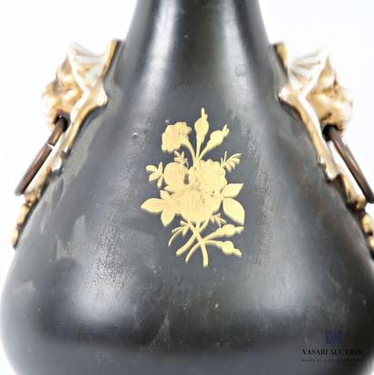 Paire de pied de lampes piriforme en porcelaine...