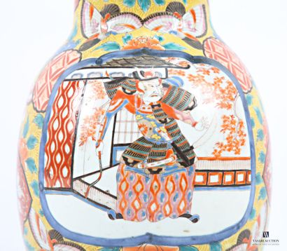 JAPON
Vase balustre à décor polychrome dit...