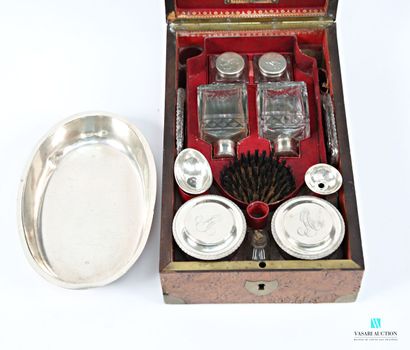 Coffret, nécessaire de voyage en placage...