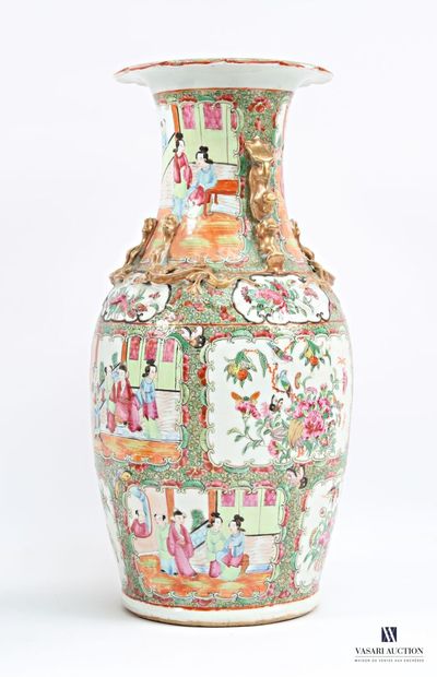 CHINE - Canton
Paire de vases de forme balustre...