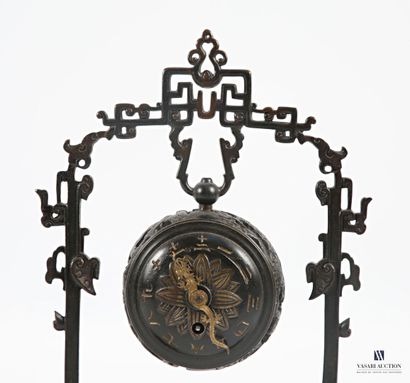 Pendule portique japonisante en bronze à...
