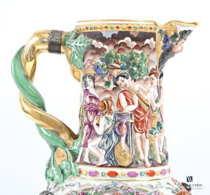 CAPODIMONTE
Important pichet en porcelaine...