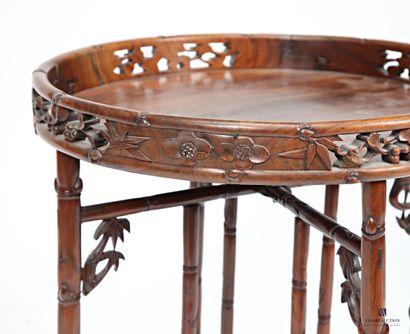 CHINE
Table en bois mouluré et sculpté, le...