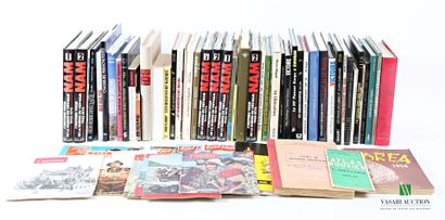 [MILITARIA]
Lot comprenant environ 45 volumes...