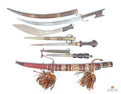 Kukri, lame gravée de 365 mm, poignée corne,...