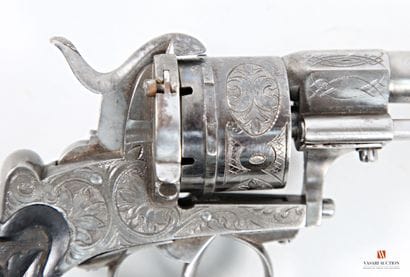 Beau revolver à broche « pour Officier »...