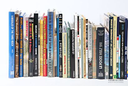 [MILITARIA]
Lot comprenant environ 30 volumes...