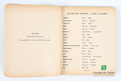 [MANUELS MILITAIRES]
Lot comprenant 15 volumes...