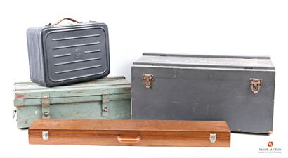 Ensemble de malles et valises : caisse de...
