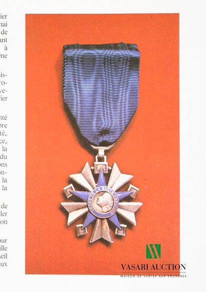 [MEDAILLES - INSIGNES]
Lot comprenant sept...