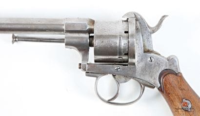 Important revolver à broche double-action...